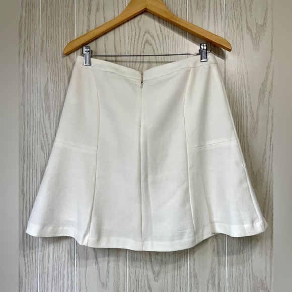 The Savile Row Co. London Elegant Ivory Mini Skirt Size 6 EUC - Picture 3 of 3